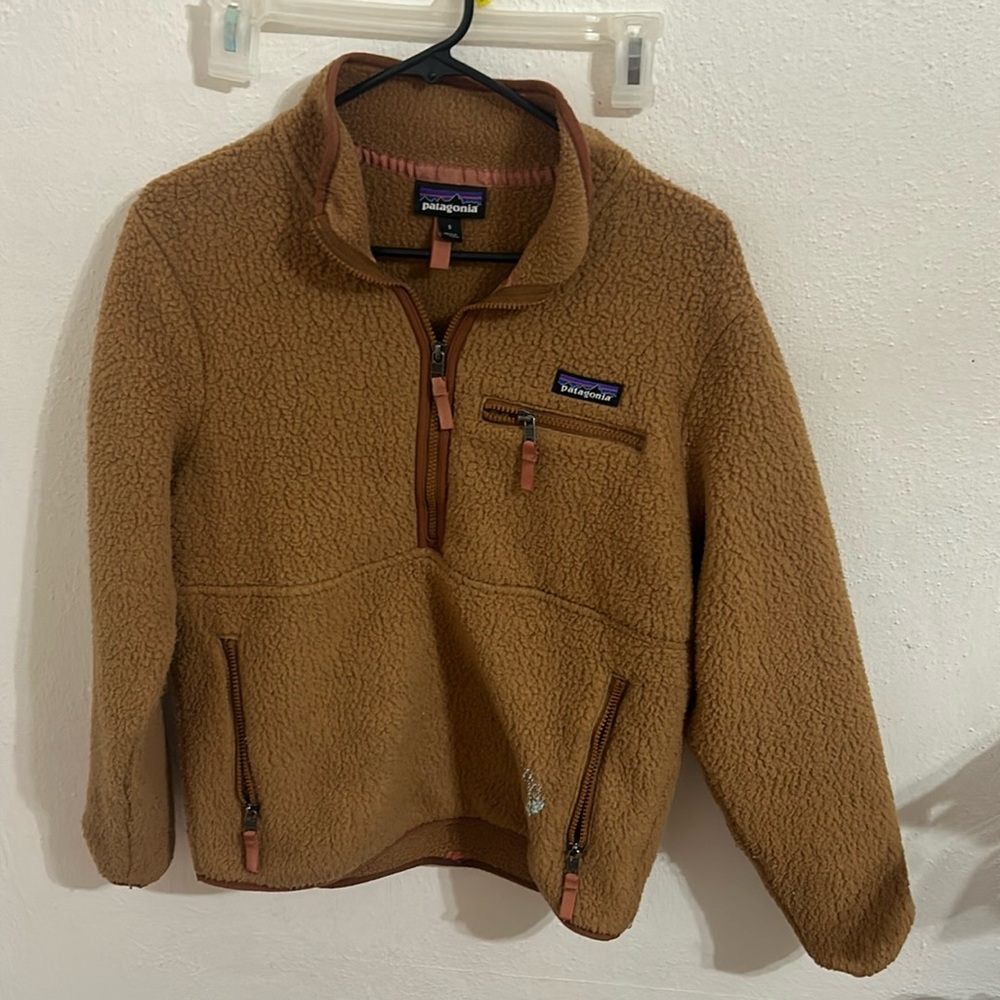 burnt orange patagonia pull over jacket.